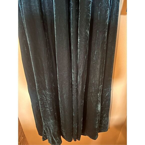 Urban Coco Size M Long Sleeve V-Neck Maxi Dress Emerald Green Velvet Formal NWT - Picture 9 of 15
